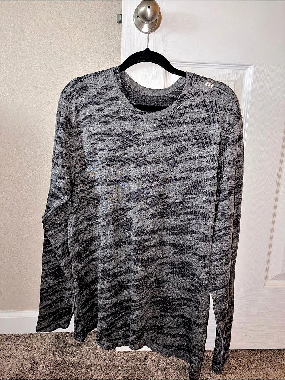 Lululemon Metal Vent Breathe Long Sleeve Tee Gray & Black XL